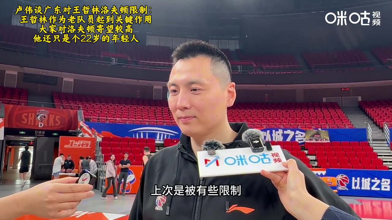很别致库里赛后和妹夫达米安李互动双方打起虚空高尔夫